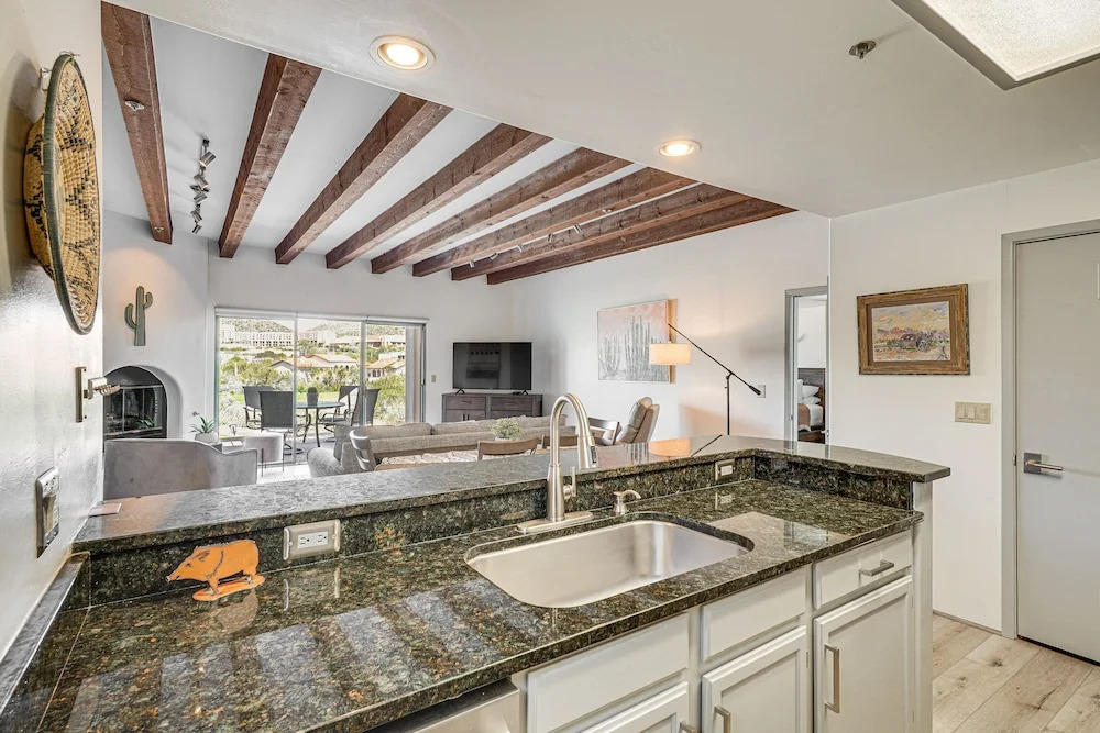 Epic Tucson Rental w/ Golf Course & Mtn Views!