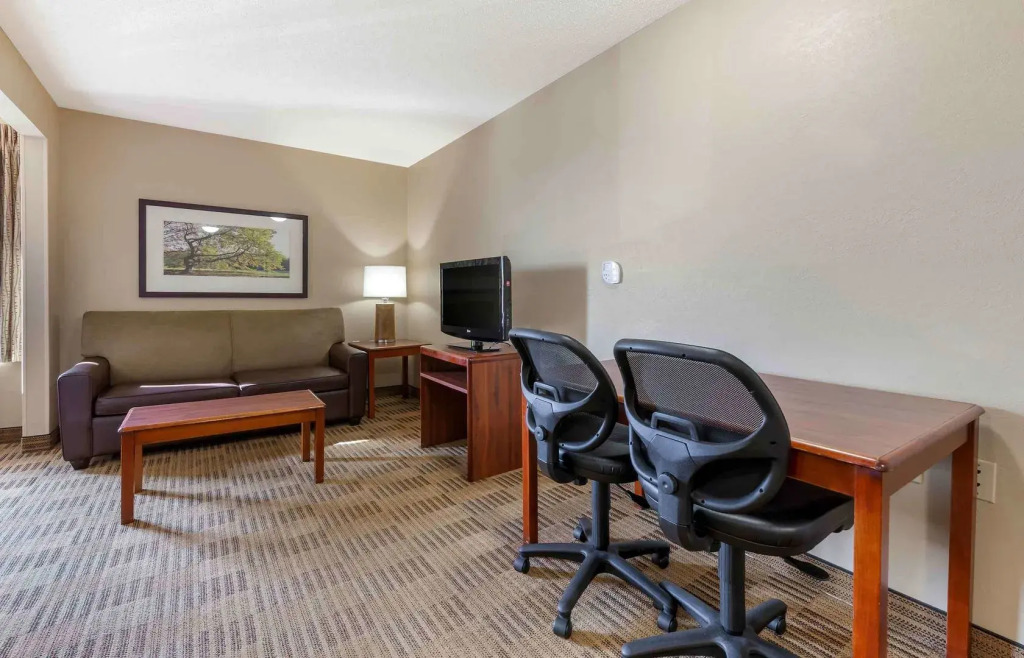 Extended Stay America Select Suites - Rockford - State Street
