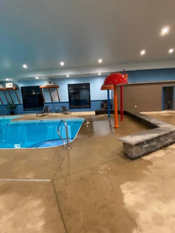 Journey's Remedy Lite - Lake View - Closest to Indoor Pool - Sleeps 22