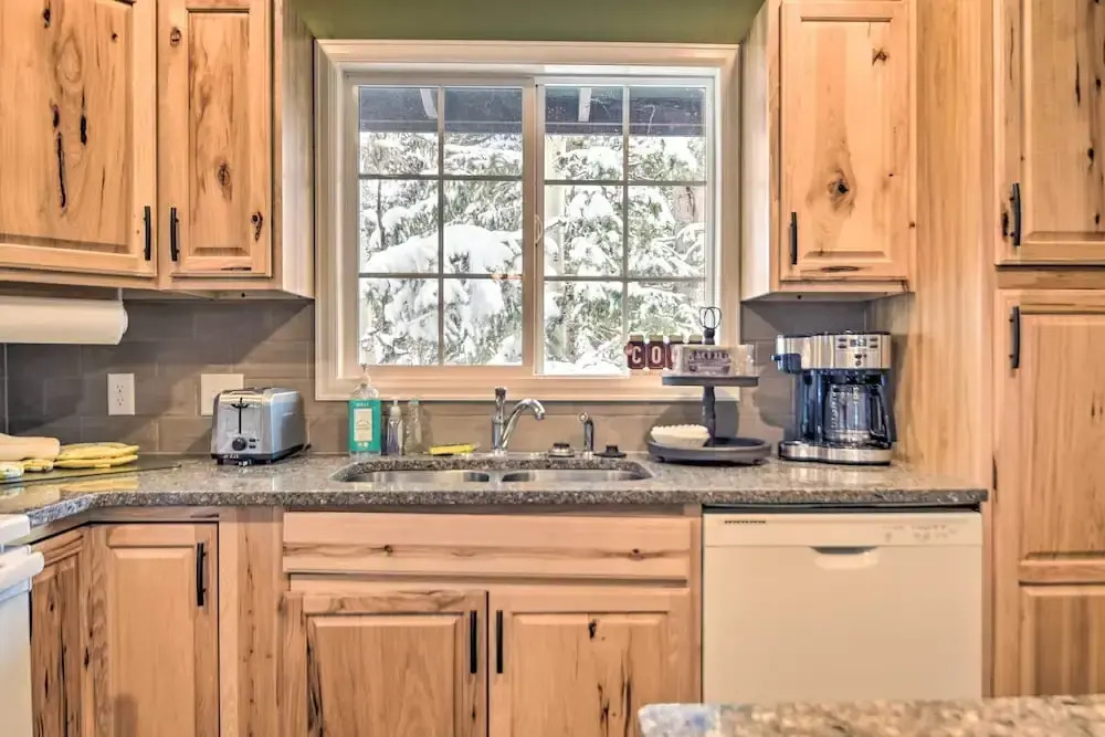 Cozy Condo on Fall River - 1 Mile to Rmnp Gate!