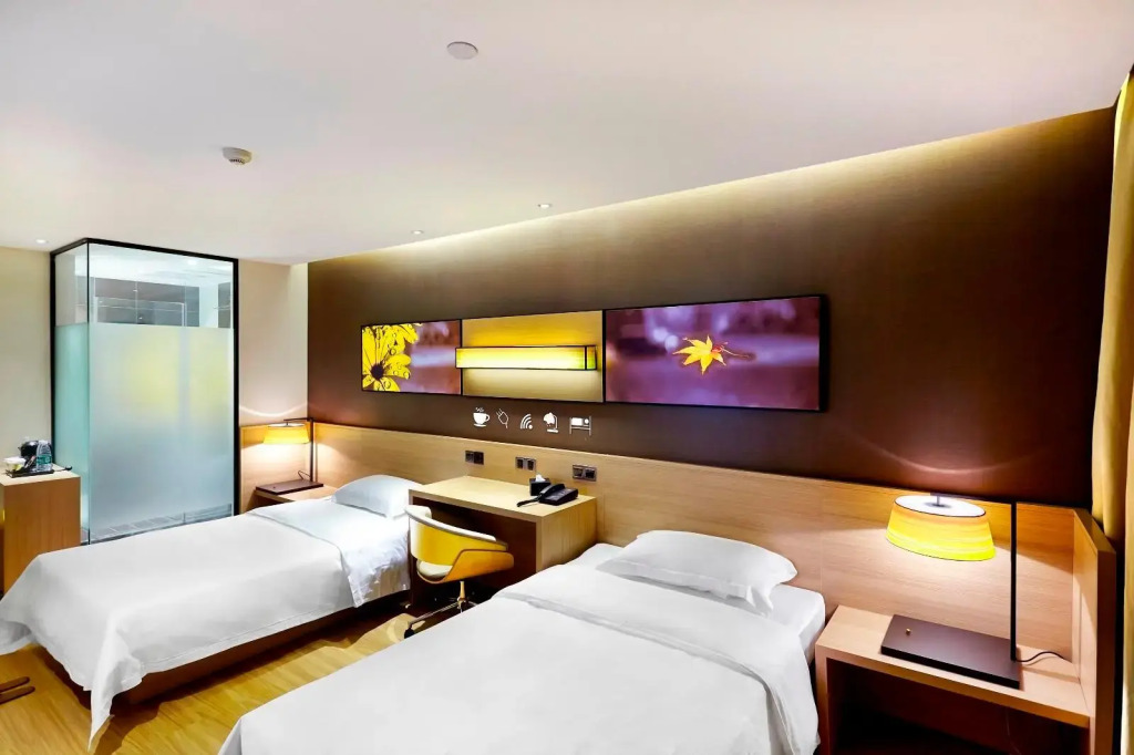 IU Hotels·Xidan Market Railway Station Wulumuqi