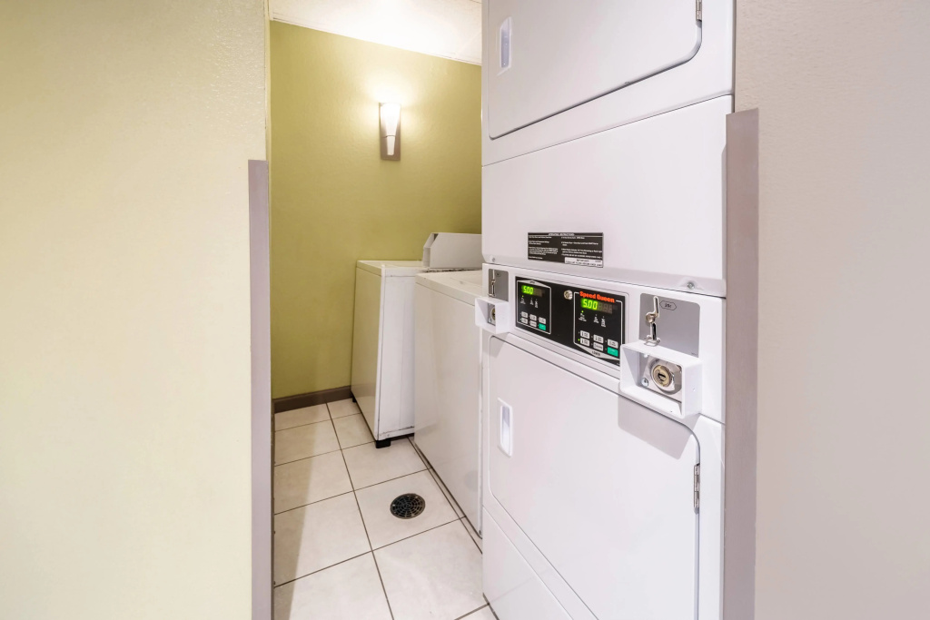 Days Inn & Suites by Wyndham Fort Myers Near JetBlue Park