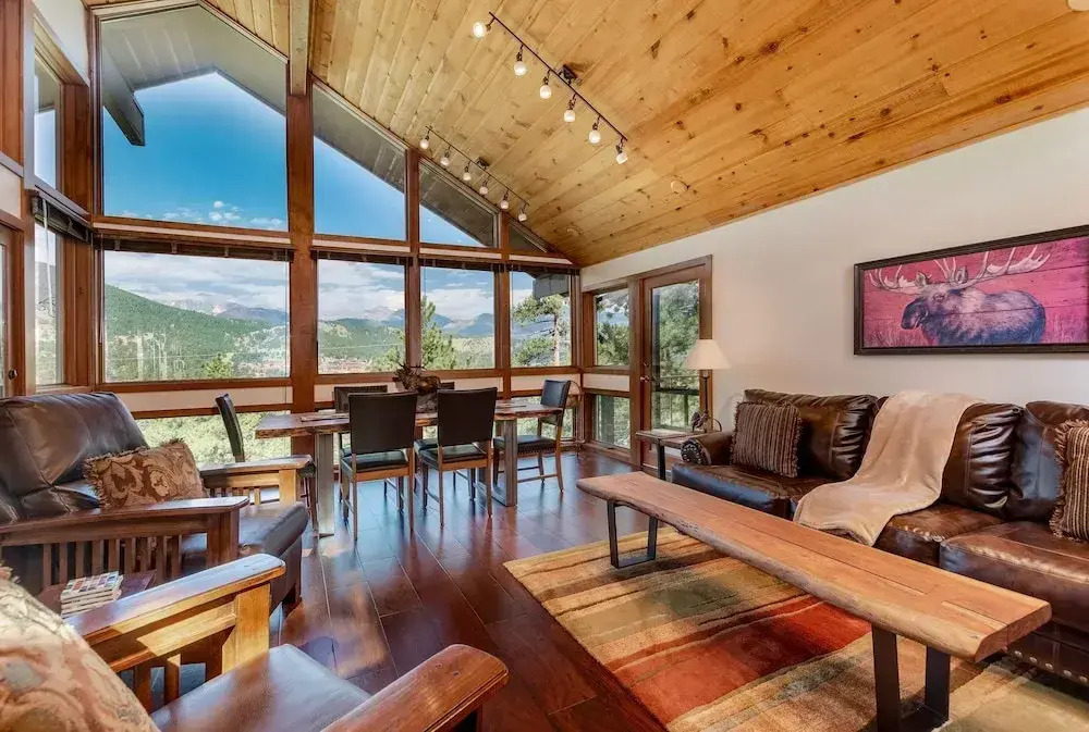 Herondale Luxury Vacation  At Windcliff 3 Bedroom Home by RedAwning