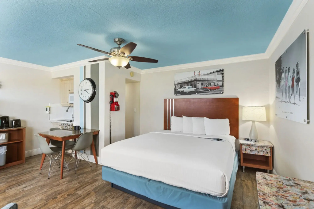 Plaza Beach Hotel - Beachfront Resort