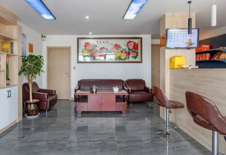 Huayi Hotel (Puyang East High-Speed Railway Station)