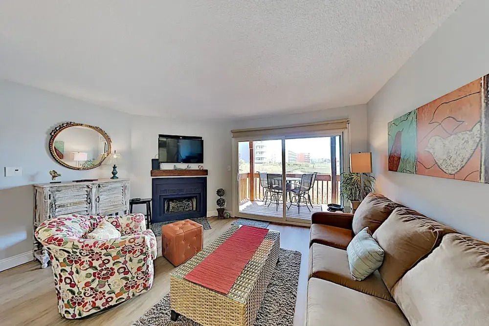 Bay-view Beach W/ Pool, Deck & Balcony 2 Bedroom Condo