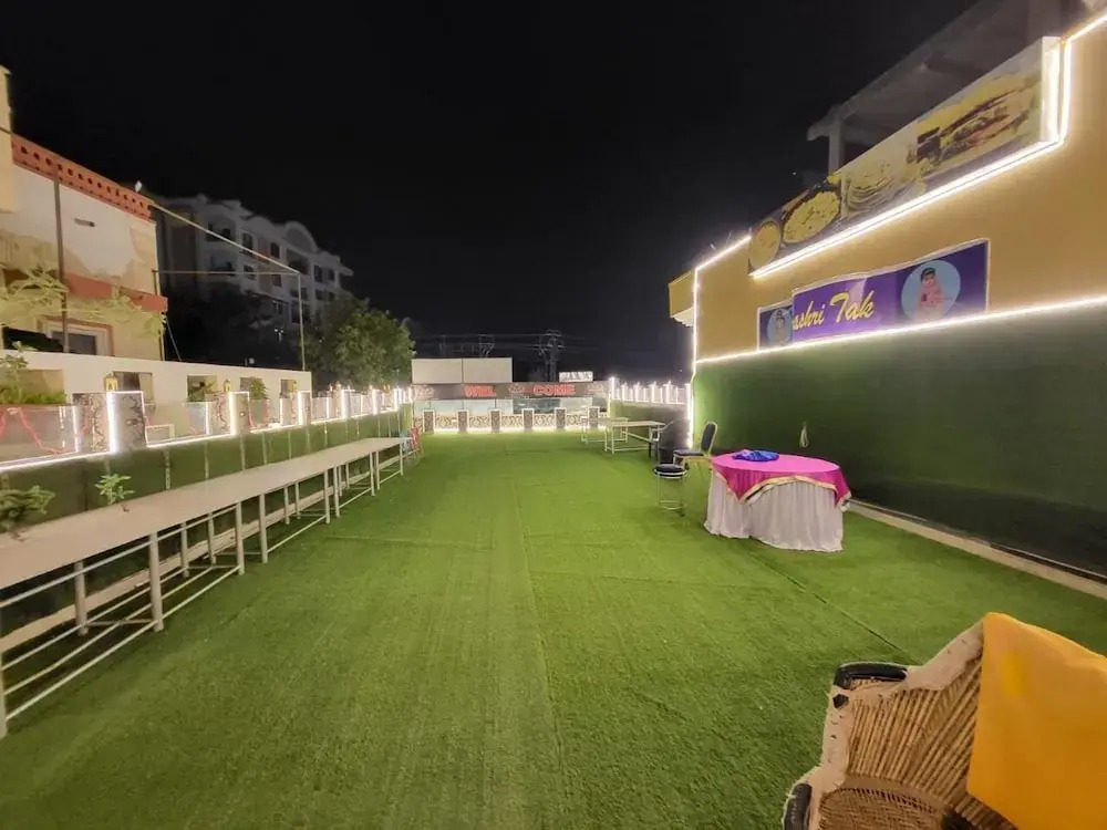 OYO Flagship 70158 Meenu Inn