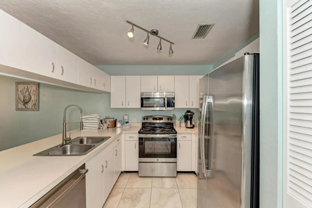 Island Serenity - 6250 Holmes #54