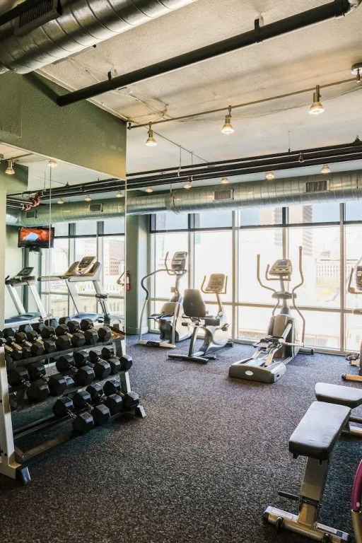 Downtown 1 BR and 2 BR Apts near Riverwalk by Frontdesk