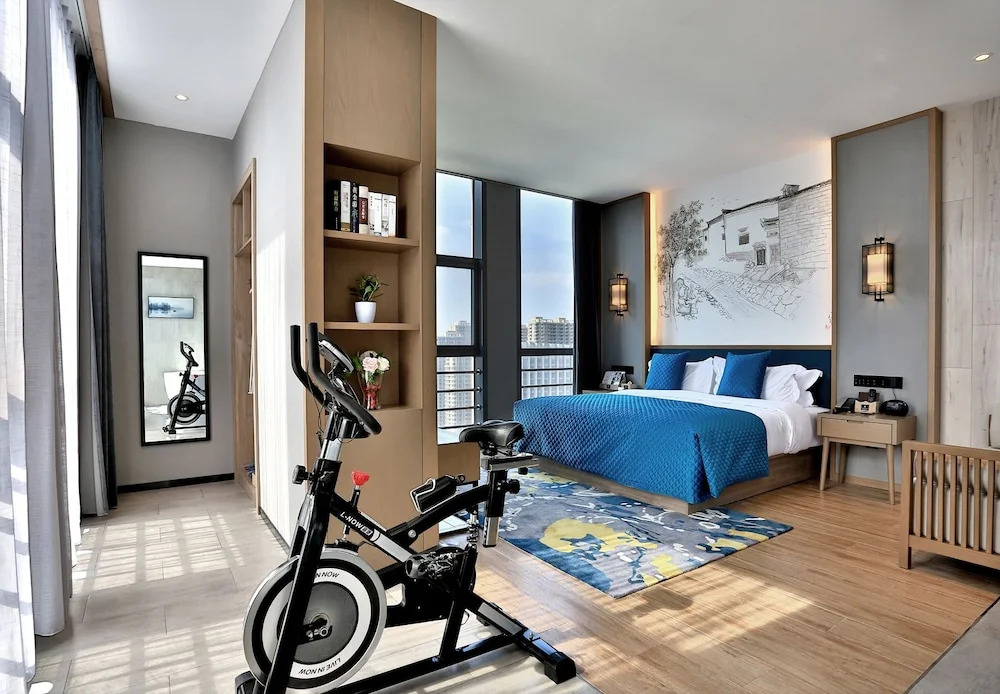 Mehood Lestie Hotel New Century Avenue