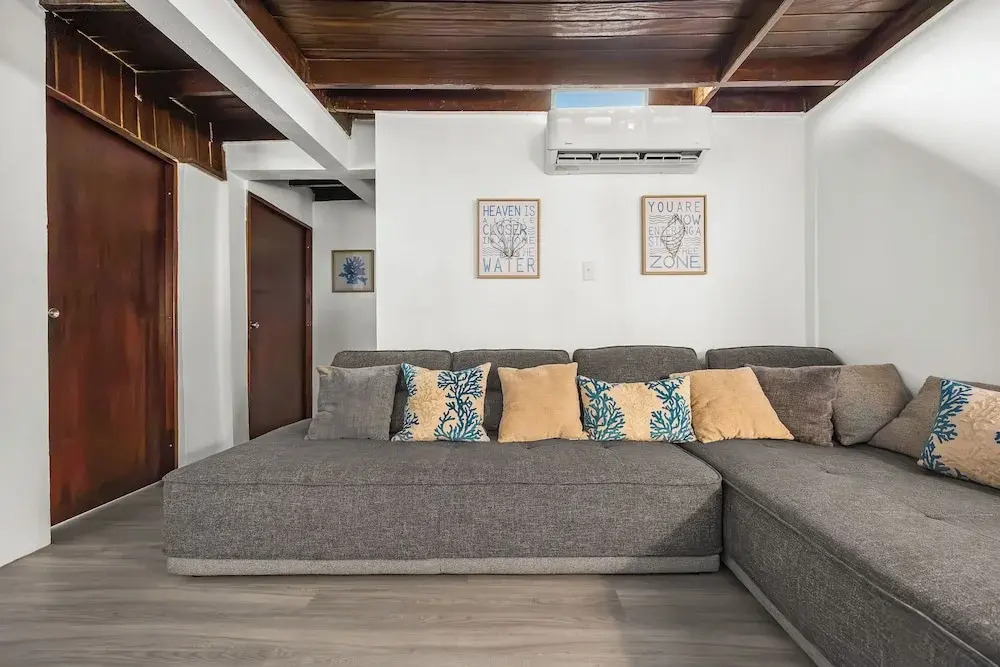 Private Pool Near the Beach Pet Friendly
