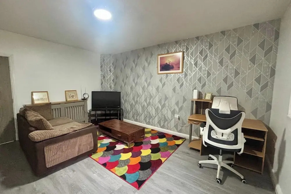 1 Room Ensuite Flat - Sleeps 2 With Sky Full Fibre