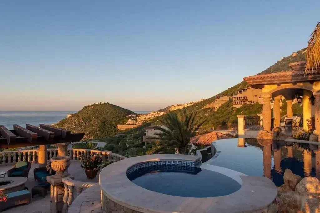Stunning 6BD Pedregal Villa Maria
