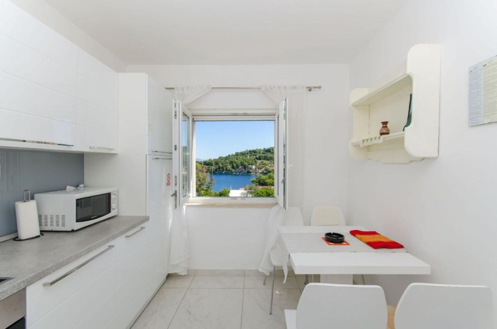 Apartment Lucija  - apartment with Pool: A1 Rogac, Island Solta