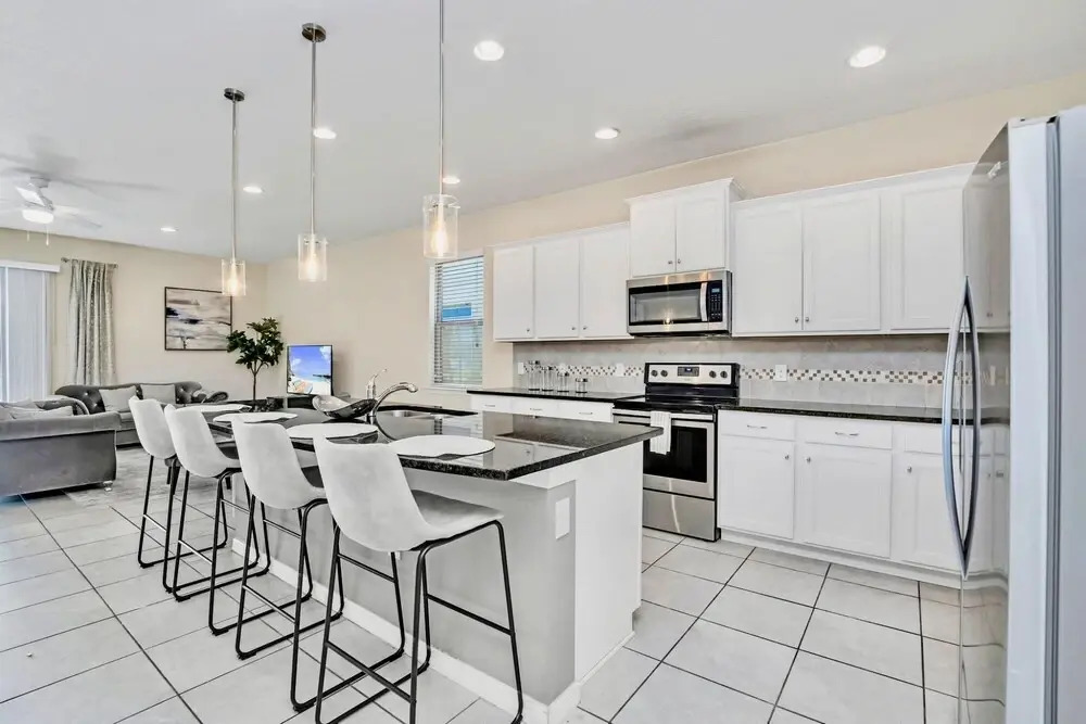8BR Home w Private Pool Hot Tub Netflix