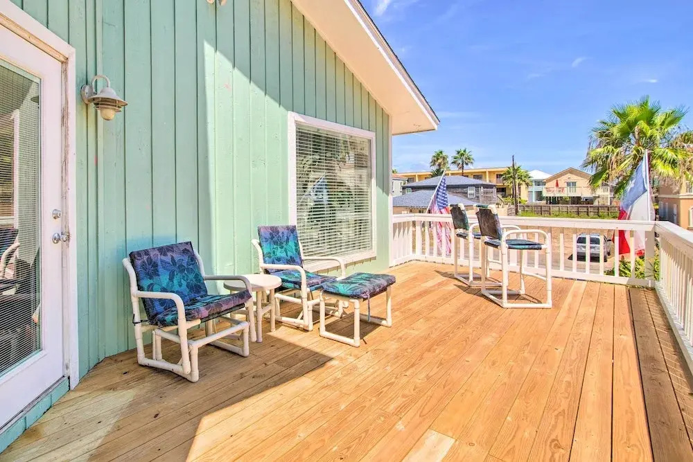 South Padre Home w/ Pool & Hot Tub: Walk to Beach!