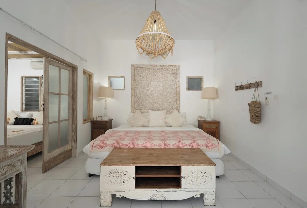 Peacock Bungalow by Pertama Stay