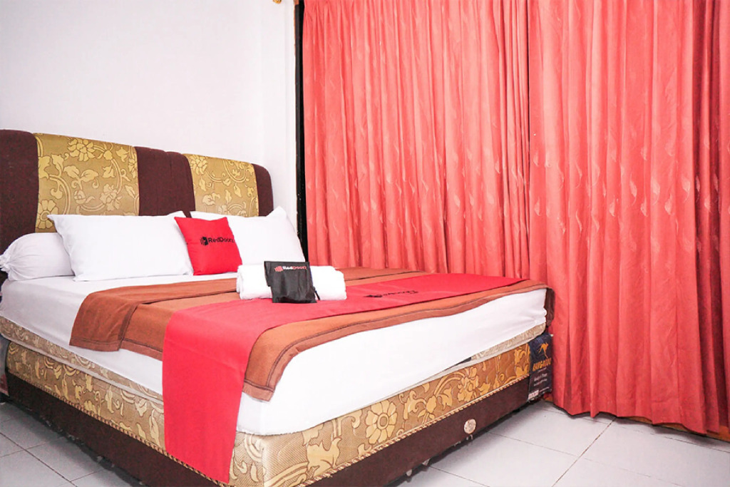 RedDoorz near Palembang Square Mall 2
