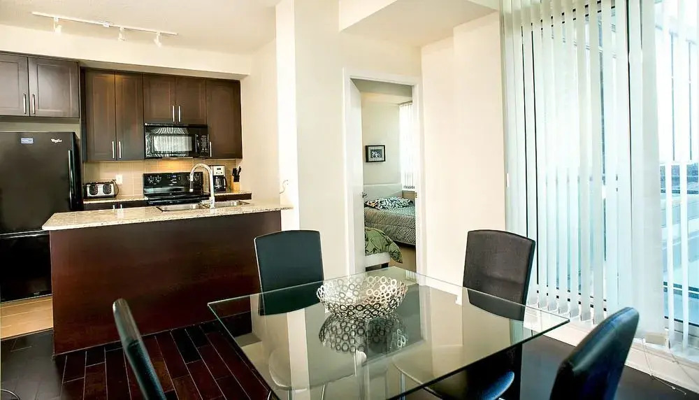 Pathway Luxury Suites - 4065 Brickstone