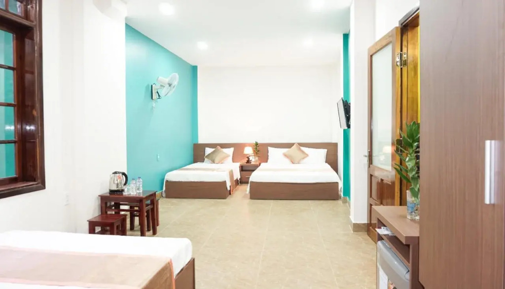 Hưng Long Hostel