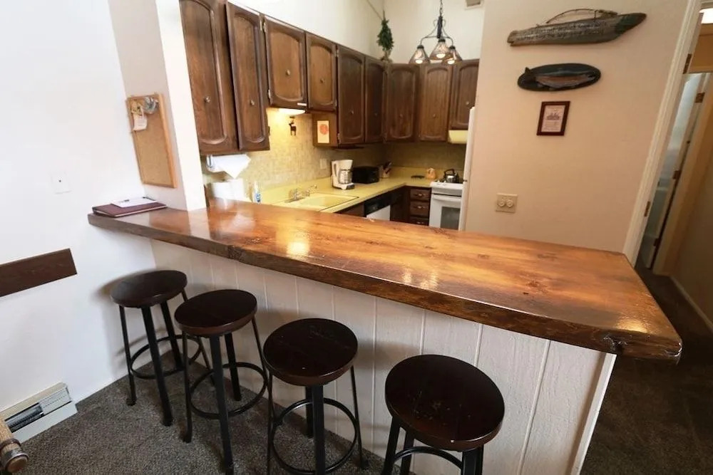 Chateau de Montagne #4 4 Bedrooms 3 Bathrooms Condo
