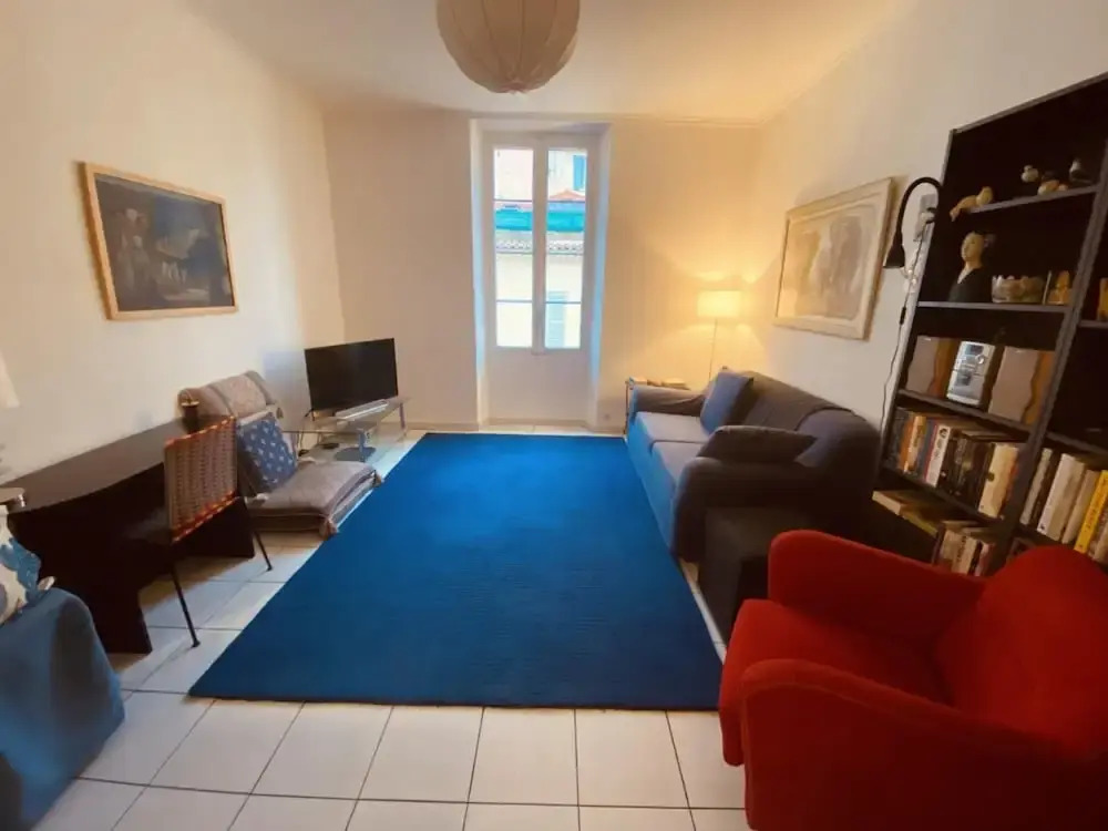 2 Bedroom Apartment in the Heart of Cannes air Conditioning Easy Walk to the Palais des Festivals - 2015