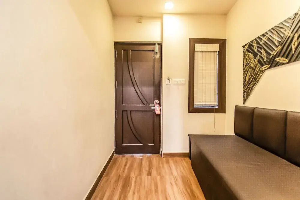 OYO 4324 Hotel Emerald Manor