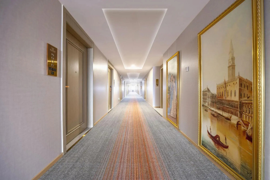 Vienna Hotel (Emerald  Lake  Branch, Changsha Ningxiang  High-speed Railway Weat Station)