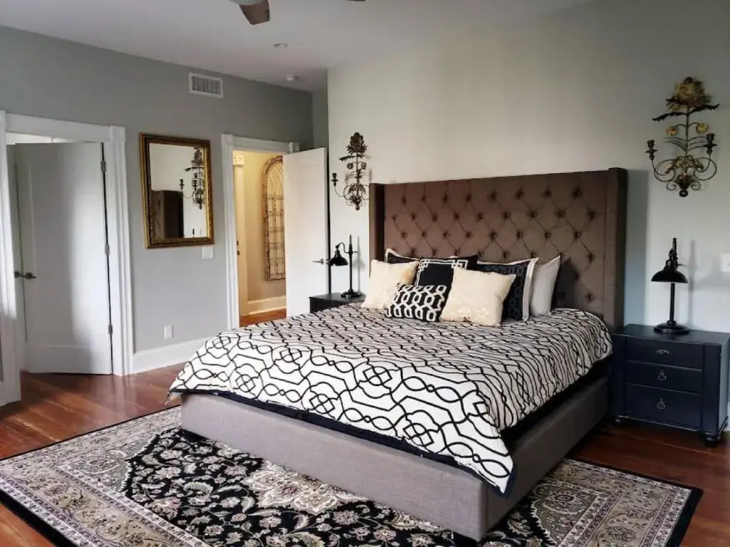 Newly Renovated 4 bed 3 bath and 2 Parking Spots