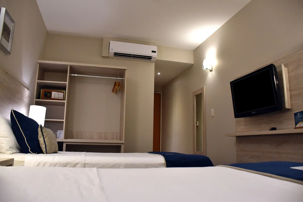 Hotel Tower Inn & Suites