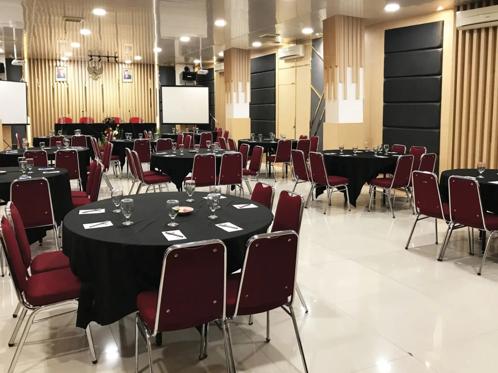 Grand Sari Hotel
