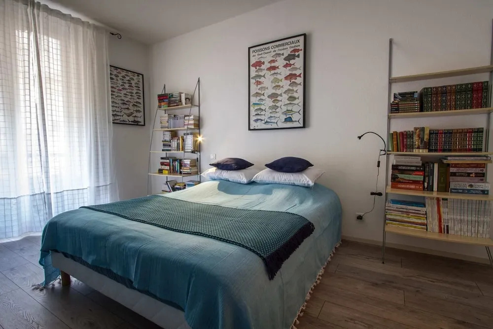 Spacious T3 of 150m2 - Place des Quinconces