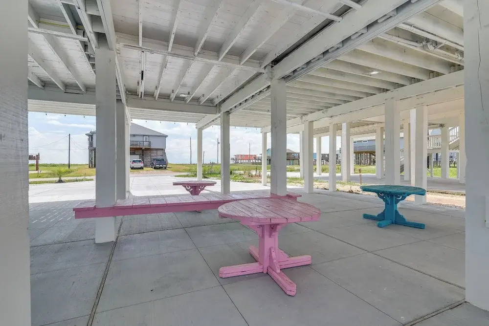 Walk to Shore: Freeport Beach House w/ Grill