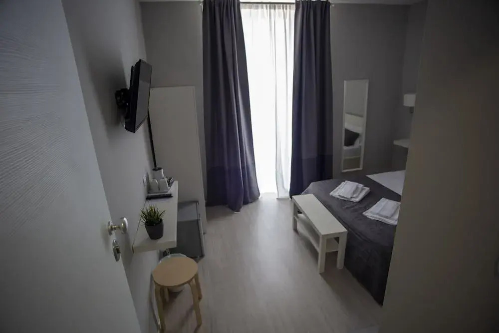 Re Carlo Rooms