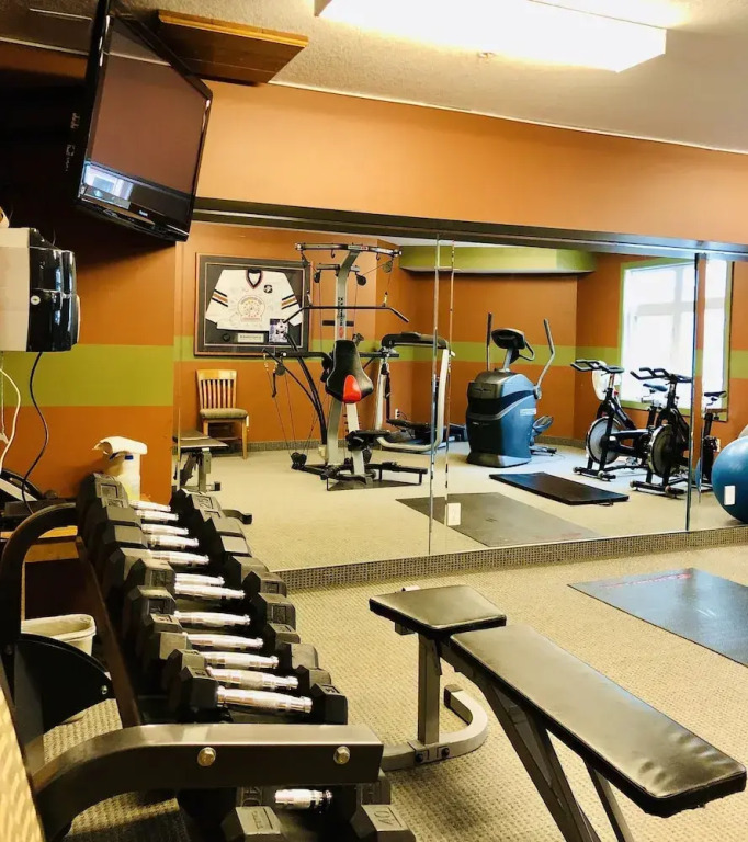 Mountain View 2 Bedroom Condo-Top Floor