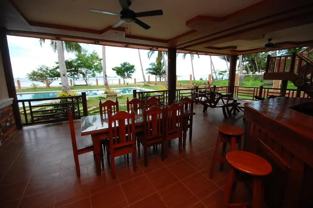 Edie's Bahay Aplaya and Spa