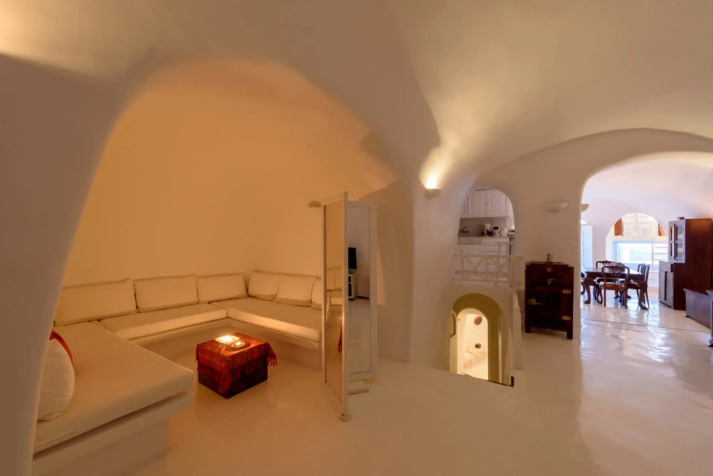 White House Villa with 3 bedrooms and amazing views at Oia