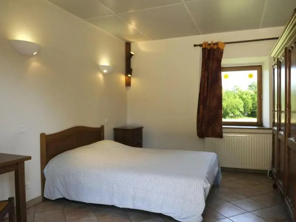 Gîte Colombé-le-Sec, 3 pièces, 4 personnes - FR-1-543-76