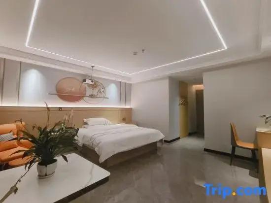 Left Bank Light Luxury Apartment (Zhanjiang Potou Nanyou)
