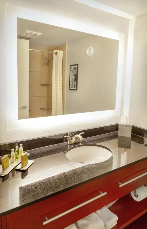 DoubleTree by Hilton Charlottesville