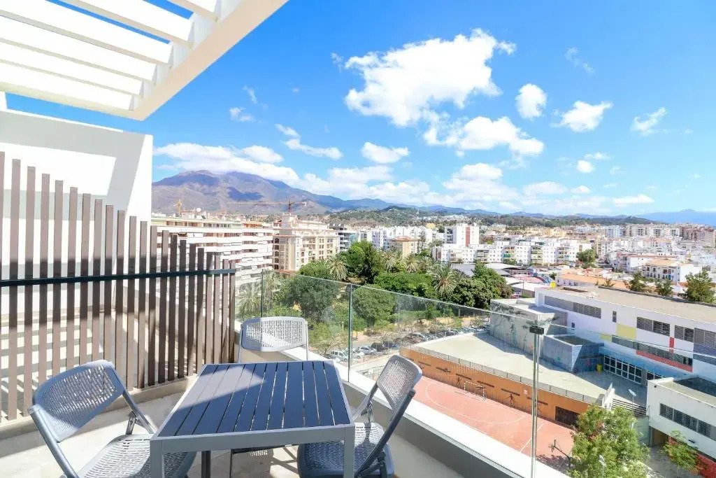 Newly Refurbished 2BED Apartment in Residence Infinity, Pool by Rafleys
