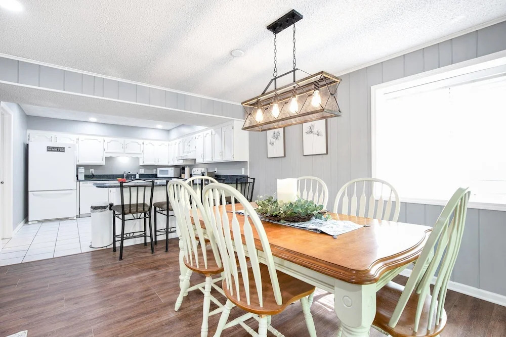 Stunning Views of the 7.5mm, Private Dock, Spacious Decks, Kayaks & More!