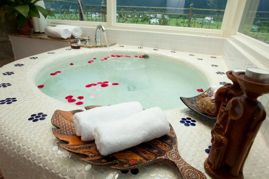 Cloudenjoy B & B