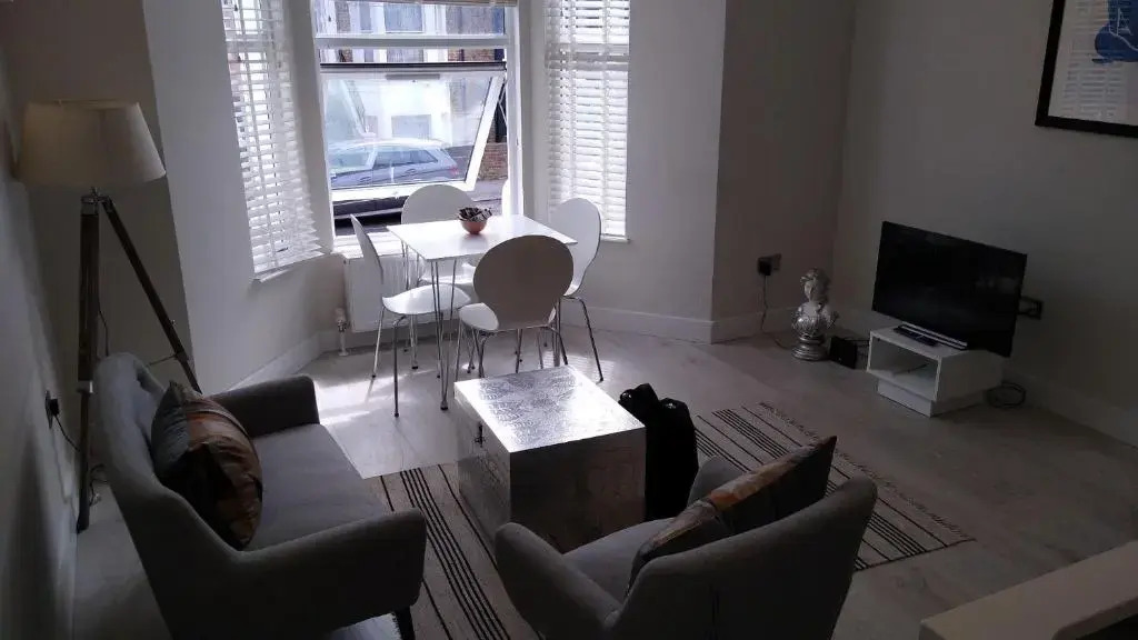 Modern 2 Bed Flat in Maida Hill near Kensal town in for up to 4 people - 9mins to tube station