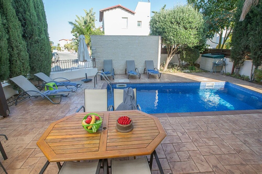 Beautiful Villa With Private Pool, Paralimni Villa 1241