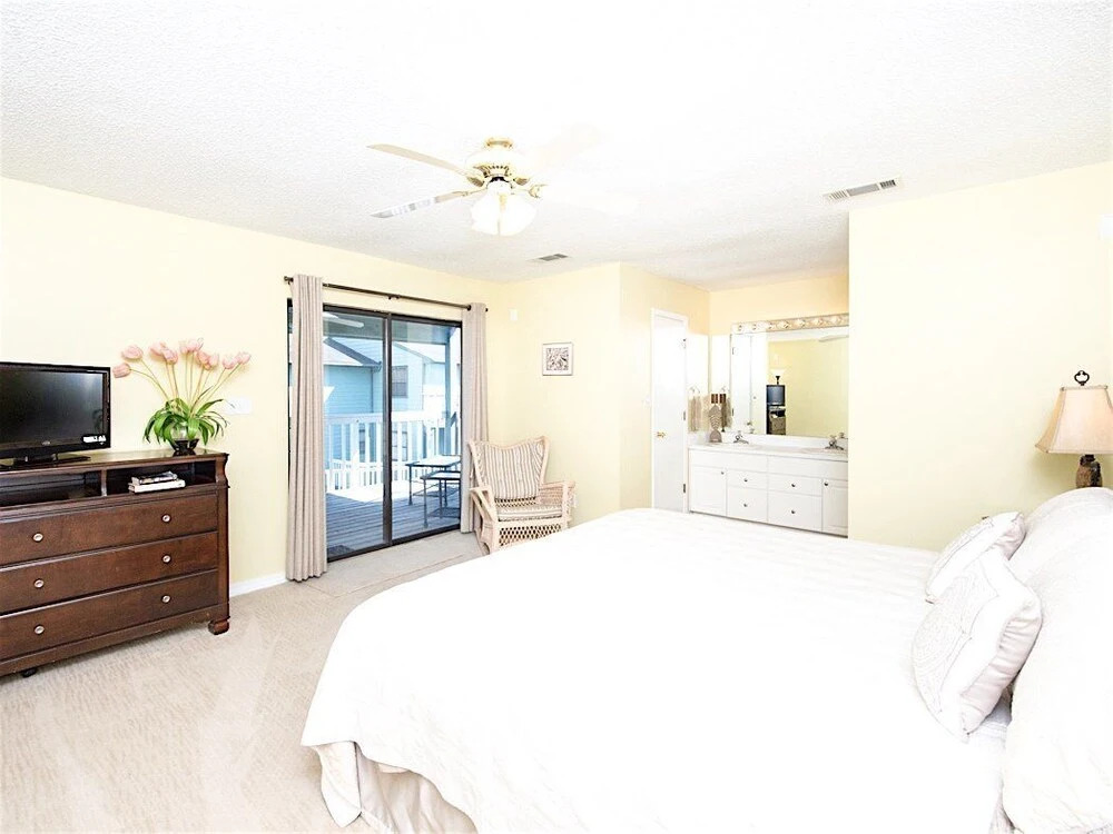 28561 Canal Rd Condo by RedAwning