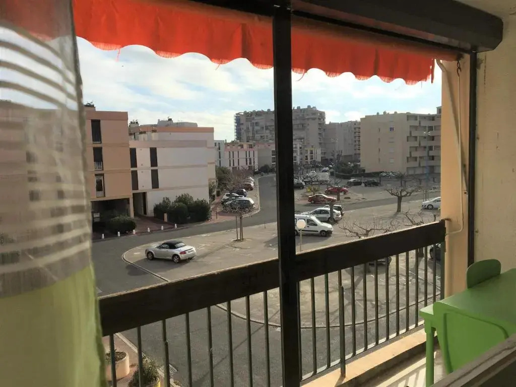 Joli studio avec terrasse proche du port de Saint Cyprien -3RM168