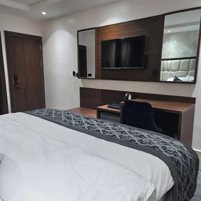 Anibex Luxe