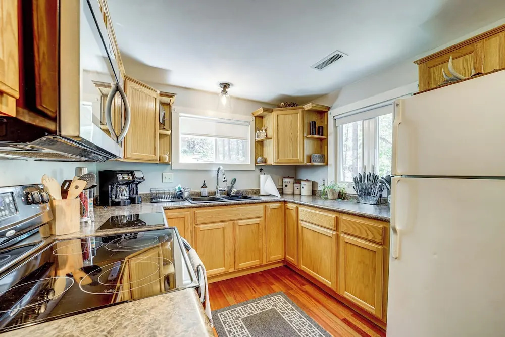 Deck, Trails & Forest Views! Ponderosa Park Cabin
