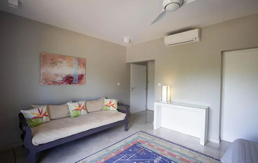 Beachfront Bliss, Pool, AC, Free Wifi, Concierge, Exclusive Terres Basses Location